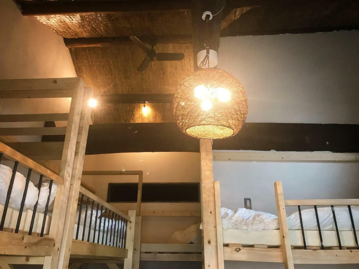Albergue Mad Cat & Bar *