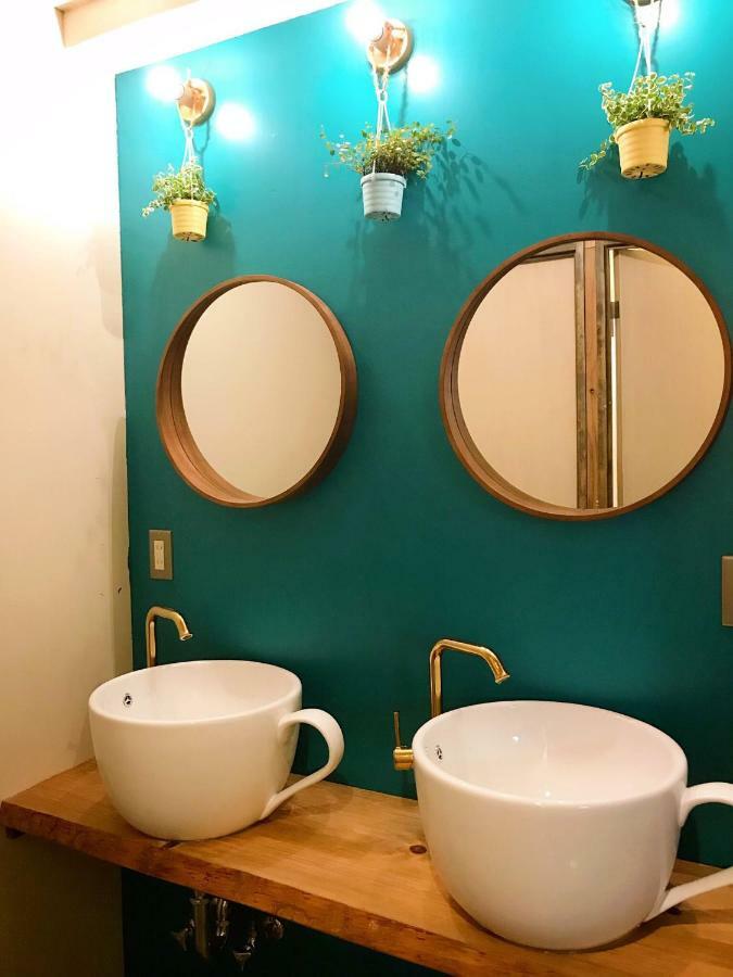Mad Cat & Bar Albergue